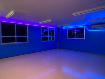 LED照明(12色あります) リモコンで色やアクションを変えられます！ - studio  CLOUD スタジオクラウドの室内の写真