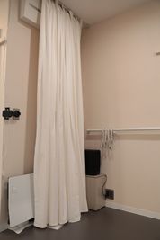 着替えスペースカーテン（タッセル4本無くさないようお願いします） - GURFA バレエ・ヨガに特化したレンタルスタジオ・スペースの室内の写真