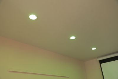 ダウンライトが全てスマート電球（好きな色に変えれます） - GURFA バレエ・ヨガに特化したレンタルスタジオ・スペースの設備の写真