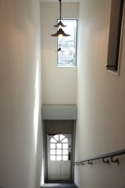 階段内装 - GURFA バレエ・ヨガに特化したレンタルスタジオ・スペースの入口の写真