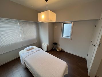 ※衛生面を考慮してタオルは付属しません - YI'N YANG GINZA 電動ベッド付き鍼灸スペース　築浅デザイナーズの室内の写真