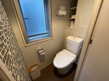 トイレ - YI'N YANG GINZA 電動ベッド付き鍼灸スペース　築浅デザイナーズの設備の写真