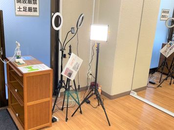 三脚と撮影用照明 - れんたるスタジオMINT　小倉店の設備の写真