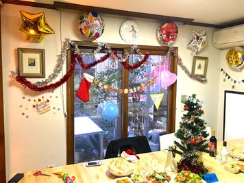 クリスマスパーティーの飾り付け - 東京キチ 一軒家 商用映像撮影利用の室内の写真