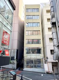 【通用口】ビル外観（２階） - 渋谷セレクトスペース 渋谷セレクトスペース（控え室３部屋完備）の外観の写真