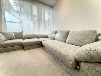女性専用｜渋谷レンタルスペース 【女性専用】 フワフワ絨毯で快適の室内の写真