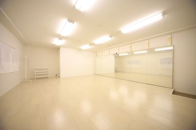 【淀屋橋駅徒歩6分】ヨガや軽い運動に最適な駅近スタジオ（ダンス禁止） - SAVAGE 淀屋橋店