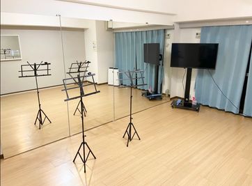 【御堂筋線、阪急、JR駅近】手ぶらでヨガ、ダンス、演劇、楽器、撮影にも最適なスタジオ - レンタルスタジオプラス　西中島南方1号店