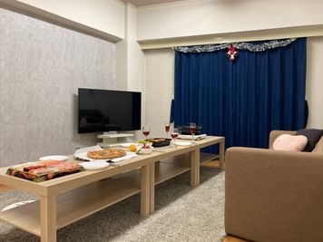 47型のテレビ完備 - おうち時間_新福島駅前 パーティースペースの室内の写真