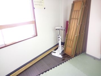 バレイバー＆長テーブル - 北千住スタジオｋ 多目的ルームの設備の写真