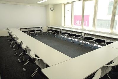 秋葉原駅前会議室 セミナールームAの室内の写真