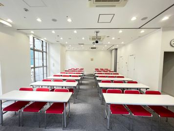 Habitat神戸 セミナーや会議に 50名利用可の室内の写真
