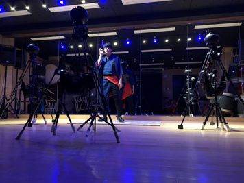 配信ライブ用に、照明も様々なカラーが用意されています。カメラ等はお持ちください。 - ヒダノ太鼓エンタメスタジオ 完全防音の貸しスペースのその他の写真