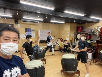 太鼓を大人数で叩いても、外部には全く音漏れはありません。 - ヒダノ太鼓エンタメスタジオ 完全防音の貸しスペースのその他の写真