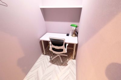 1人部屋ながら広々とした室内になっております。 - スタジオ&オフィス メビウス 【Aタイプ】ルームNo7の室内の写真