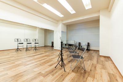 鏡を見ながら演奏可能です。 - StudioIrodori赤羽橋 防音設備有！レンタルスタジオIrodori赤羽橋店の室内の写真