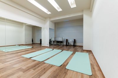 ヨガマットはオプションで貸し出しております。 - StudioIrodori赤羽橋 防音設備有！レンタルスタジオIrodori赤羽橋店の室内の写真