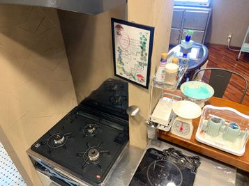 ガスコンロ利用 ¥200
無料のIHコンロ 電子レンジ、冷蔵庫、ウォーターサーバーあります - 月兎耳館（つきとじかん） 月兎耳館【ツキトジカン】の室内の写真