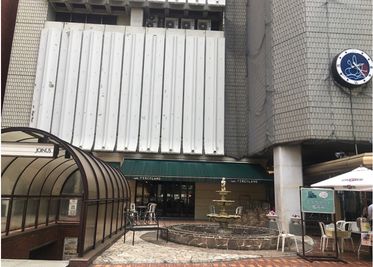 ③地下街のHIS旅行会社の奥、出口:南12番の階段を登ると地上にでます。ホテルキャメロットジャパンの前です。→ - 横浜•沢渡コンサートサロン 横浜•沢渡ピアノスタジオのその他の写真