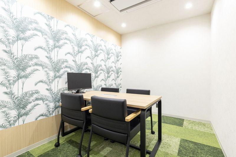 BIZcomfort八千代緑が丘 会議室（4名用）の室内の写真