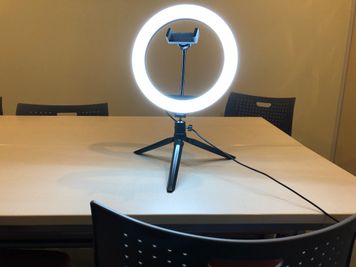 MEETINGROOM 85 貸会議室/個室/8名/清潔/格安の室内の写真