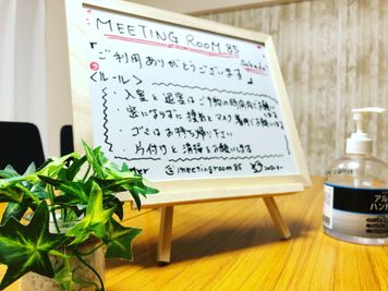 MEETINGROOM 85坂戸 貸会議室/個室/8名/清潔/格安の室内の写真