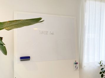ホワイトボード - WHITE Lab 貸し会議室・撮影・パーソナルの設備の写真