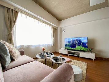 ５５型テレビで映画鑑賞もおすすめ - Comfy Comfy福島Bの室内の写真