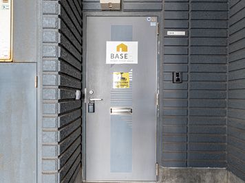 BASE-松戸会議室の入口の写真