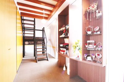 シェアサロンシーズ代々木上原店 完全個室のベッド・ドレッサー付属Ａルームの室内の写真