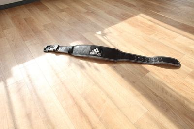 トレーニングベルトも用意しております。 - レンタルスタジオDAYS 与野店 レンタルスタジオDAYS 与野２階の設備の写真