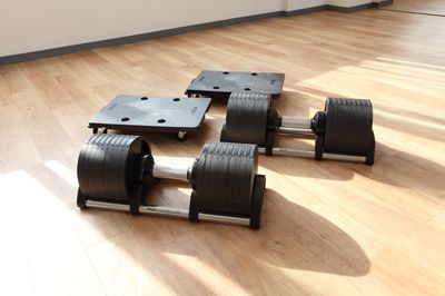 ダンベルは使いやすいフレックスベルを置きました（片方３２kgまで使えます） - レンタルスタジオDAYS 与野店 レンタルスタジオDAYS 与野２階の設備の写真