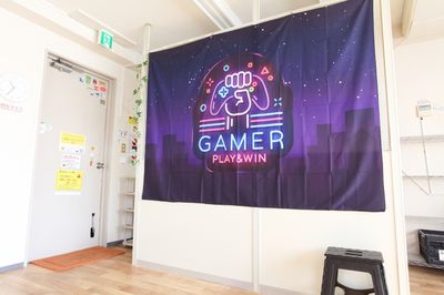 タペストリーは自由に変えることができます（GAMER） - レンタルスタジオDAYS 与野店 レンタルスタジオDAYS 与野３階の室内の写真