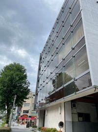 錦通に面した、新栄町駅・栄駅の中間にございます。ローソン錦通東桜店の隣です。 - 大冷工業本社ビル 4F －クロスコ－ 小会議室 MONTE CARLOの外観の写真