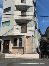 釣具屋さんの向かいの４階建てビルです - 月兎耳館（つきとじかん） 月兎耳ナイト【ツキトジカン】の外観の写真