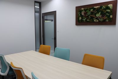 Lieffice SAKAI 6人用会議室　の室内の写真