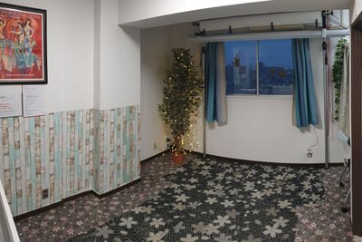 景色の良い新規オープン駅2分 《中野駅徒歩2分》風通し抜群！暖かい開放感ある明るい中野の室内の写真