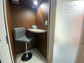 RemoteworkBOX ABLAZEオフィス大阪淀屋橋店 No.1の室内の写真