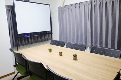 横浜鶴見ワイズスクエア会議室 会議室の室内の写真
