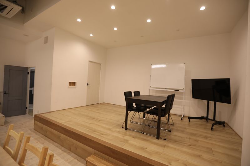 ACE .LOUNGE. - 大型アイランドキッチン　ステージ　楽屋　舞台　天井高4.5m