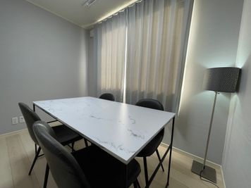 貸会議室en.beaute 駅近完全個室ワーキングスペースroom Bの室内の写真