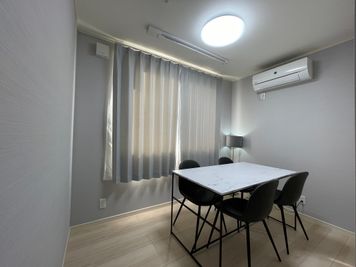貸会議室en.beaute 駅近完全個室ワーキングスペースroom Bの室内の写真