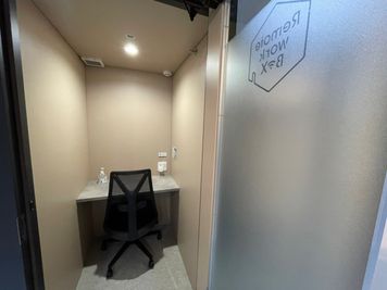 RemoteworkBOX SHI TSU RAI店 No.2の室内の写真