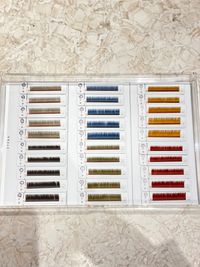 フラットラッシュ0.15
7色（ブラック、ダーク、オリーブ、グレージュ、キャメル、ボルドー、アッシュブルー） - EYENA eyelash 【ベッド3】マツエク、アイブロウ専用サロンの設備の写真