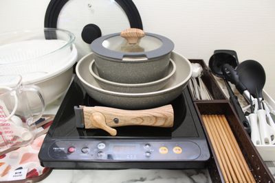 鍋、フライパンなどを使って簡単な調理も可能です - COCO高田馬場の設備の写真