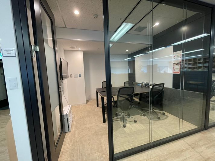 4名用会議室 - STAYUP横浜