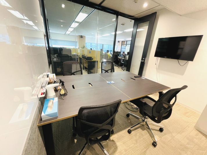 4名用会議室 - STAYUP横浜