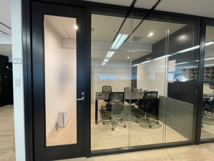 4名用会議室 - STAYUP横浜