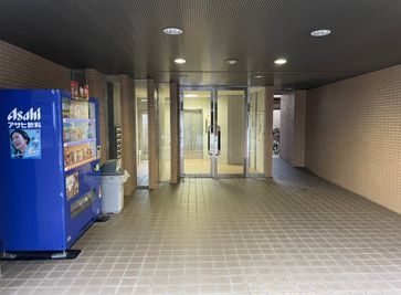 リベラルスペース リベラルスペース２号店の入口の写真