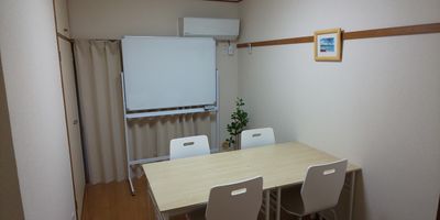 例7　打ち合わせ - SaCuLa Room 千歳烏山 ビジネスや教室に最適なスペースの室内の写真